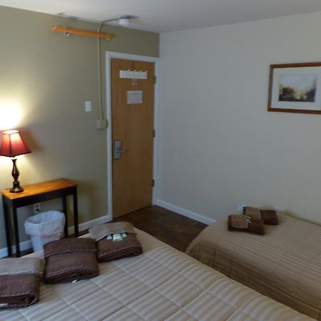 Bent Prop Inn & Hostel Of Alaska - Downtown Anchorage Bagian luar foto