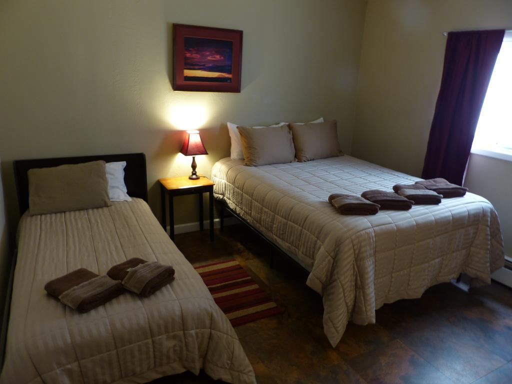 Bent Prop Inn & Hostel Of Alaska - Downtown Anchorage Bagian luar foto