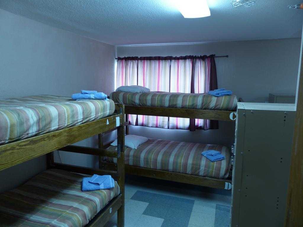 Bent Prop Inn & Hostel Of Alaska - Downtown Anchorage Bagian luar foto