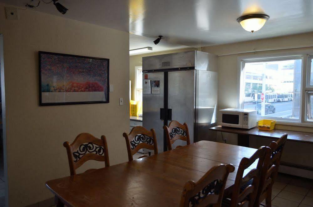 Bent Prop Inn & Hostel Of Alaska - Downtown Anchorage Bagian luar foto