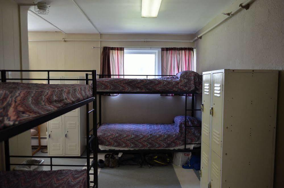 Bent Prop Inn & Hostel Of Alaska - Downtown Anchorage Bagian luar foto