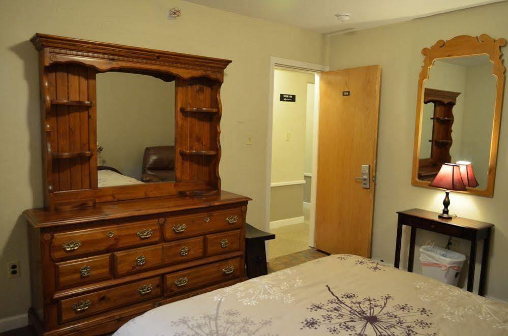 Bent Prop Inn & Hostel Of Alaska - Downtown Anchorage Bagian luar foto