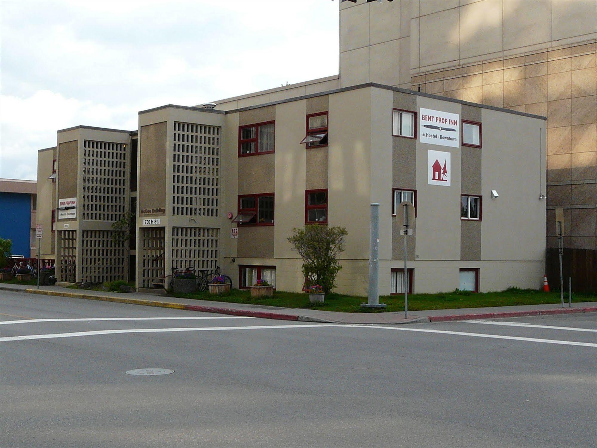 Bent Prop Inn & Hostel Of Alaska - Downtown Anchorage Bagian luar foto