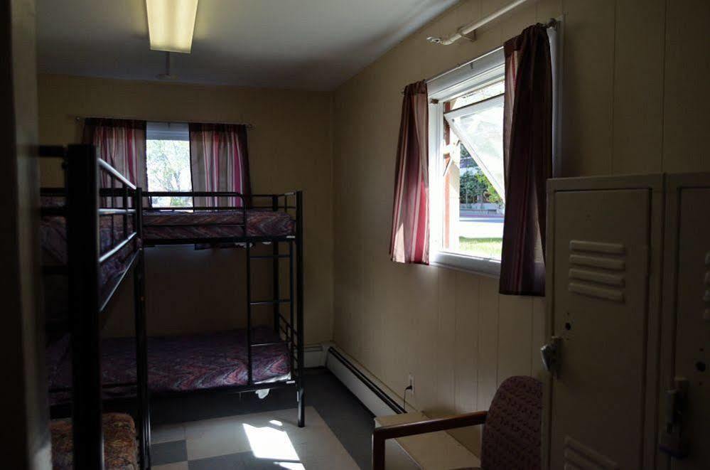 Bent Prop Inn & Hostel Of Alaska - Downtown Anchorage Bagian luar foto