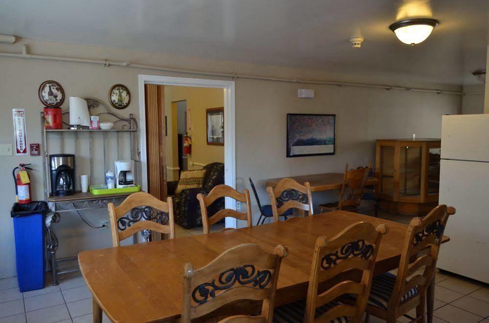 Bent Prop Inn & Hostel Of Alaska - Downtown Anchorage Bagian luar foto