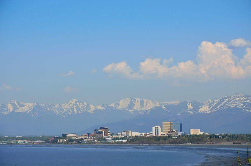 Bent Prop Inn & Hostel Of Alaska - Downtown Anchorage Bagian luar foto